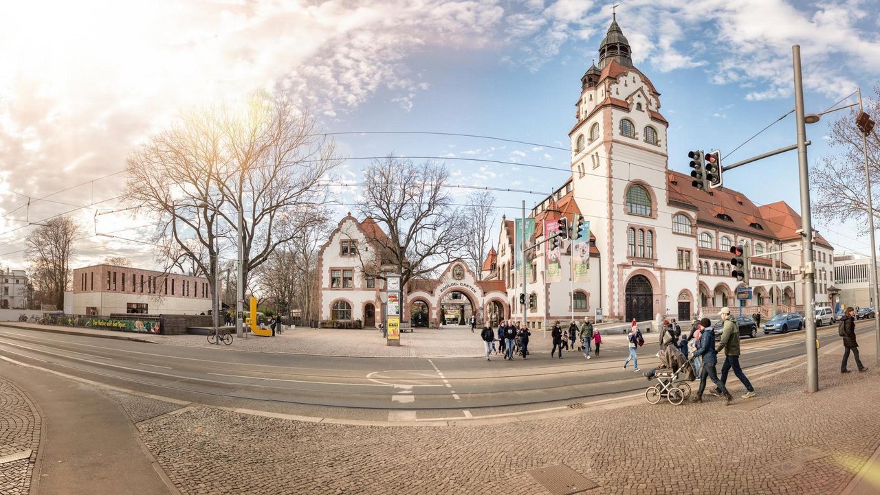 Blick auf den Eingang zum Zoo Leipzig