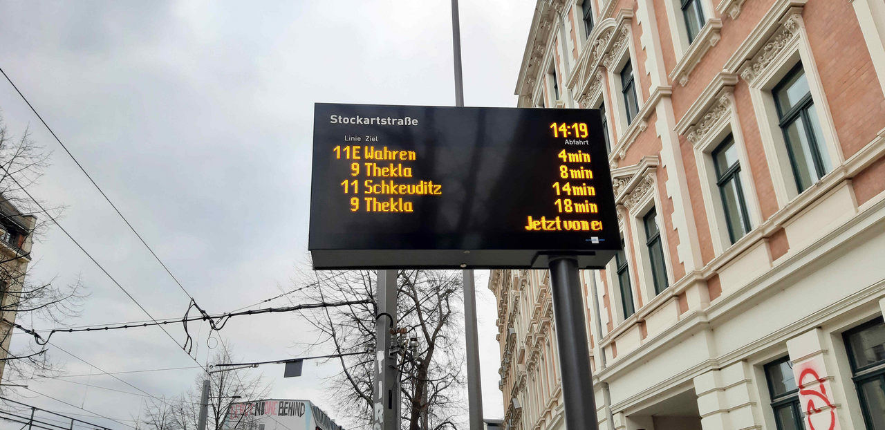 Digitale Fahrgastinformation an der Haltestelle Stockartstraße